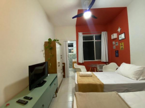Loft estiloso no coração da Lapa - Cozinha equipada - Portaria 24h - Arcos da Lapa - Escadaria Selarón